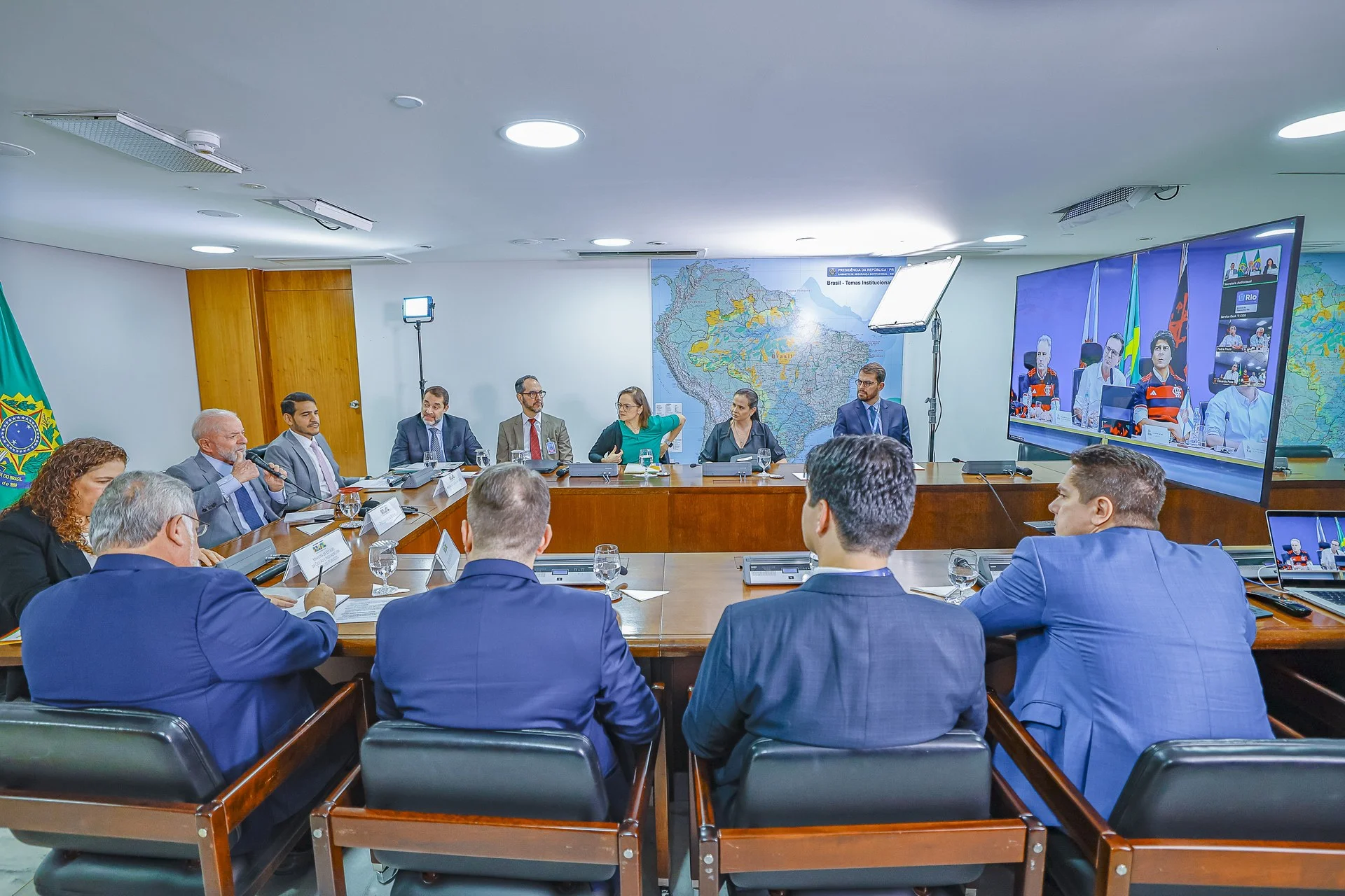 Ministra Esther Dweck e Presidente da Caixa em reunião ministerial em Brasília
