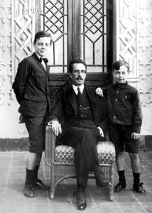 Retrato histórico do Dr. Carlos Chagas, médico sanitarista e primeiro diretor do DNSP em 1920.