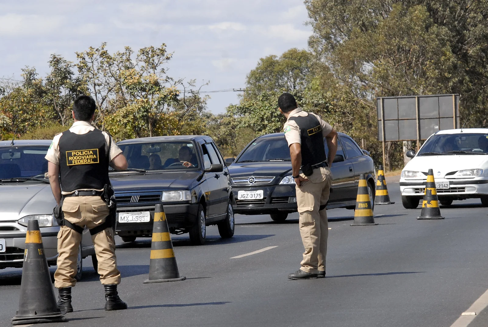Concurso Carreiras Policiais: Policiais em fiscalização ostensiva e segurança pública