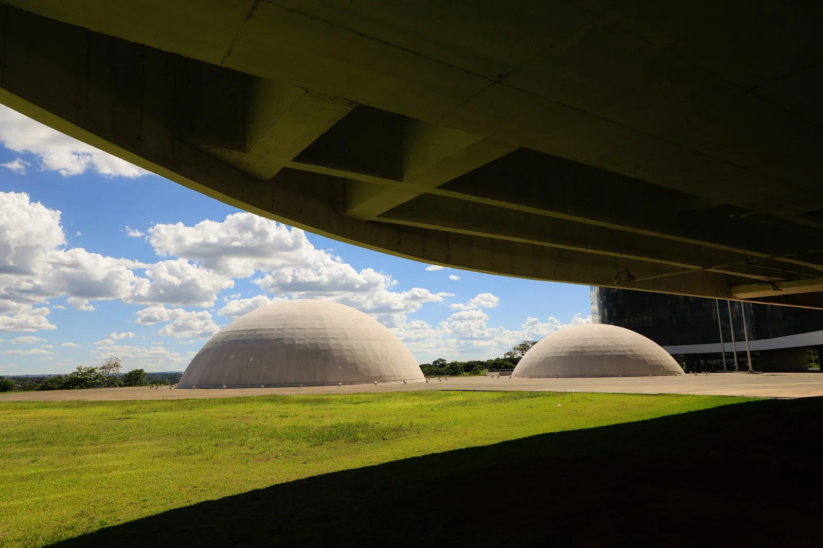 Edifício moderno da sede do Tribunal Superior Eleitoral TSE em Brasília