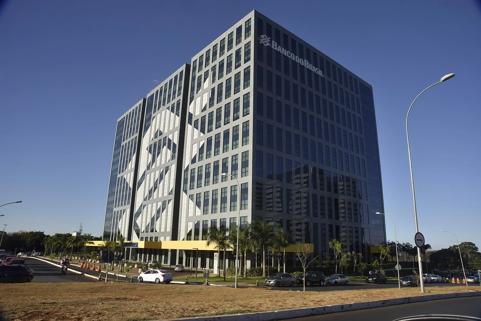 Fachada do edifício sede do Banco do Brasil ilustrando a carreira de Escriturário de nível médio