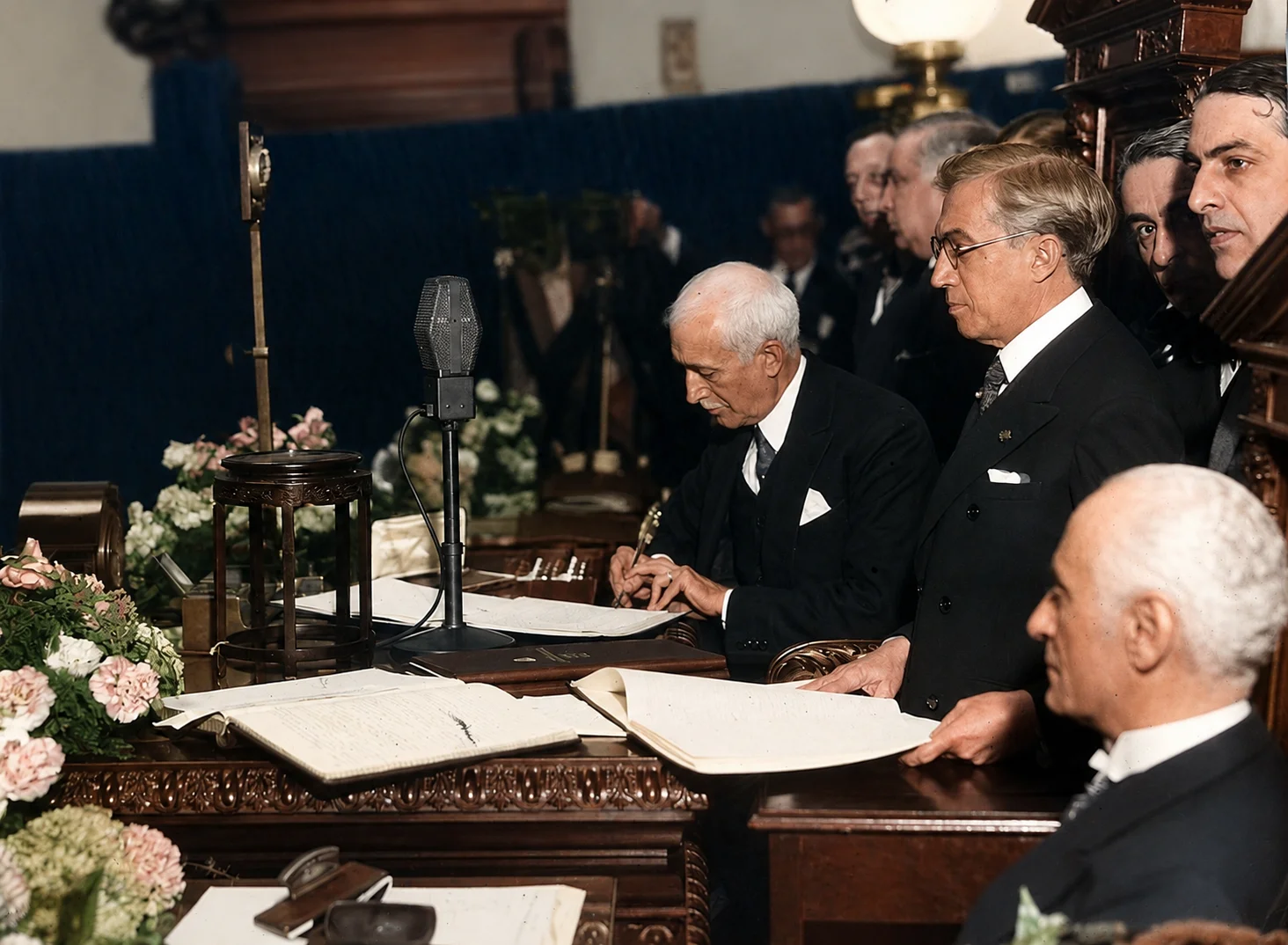Registro solene da assinatura da Constituição de 1934 por Antônio Carlos Ribeiro de Andrada