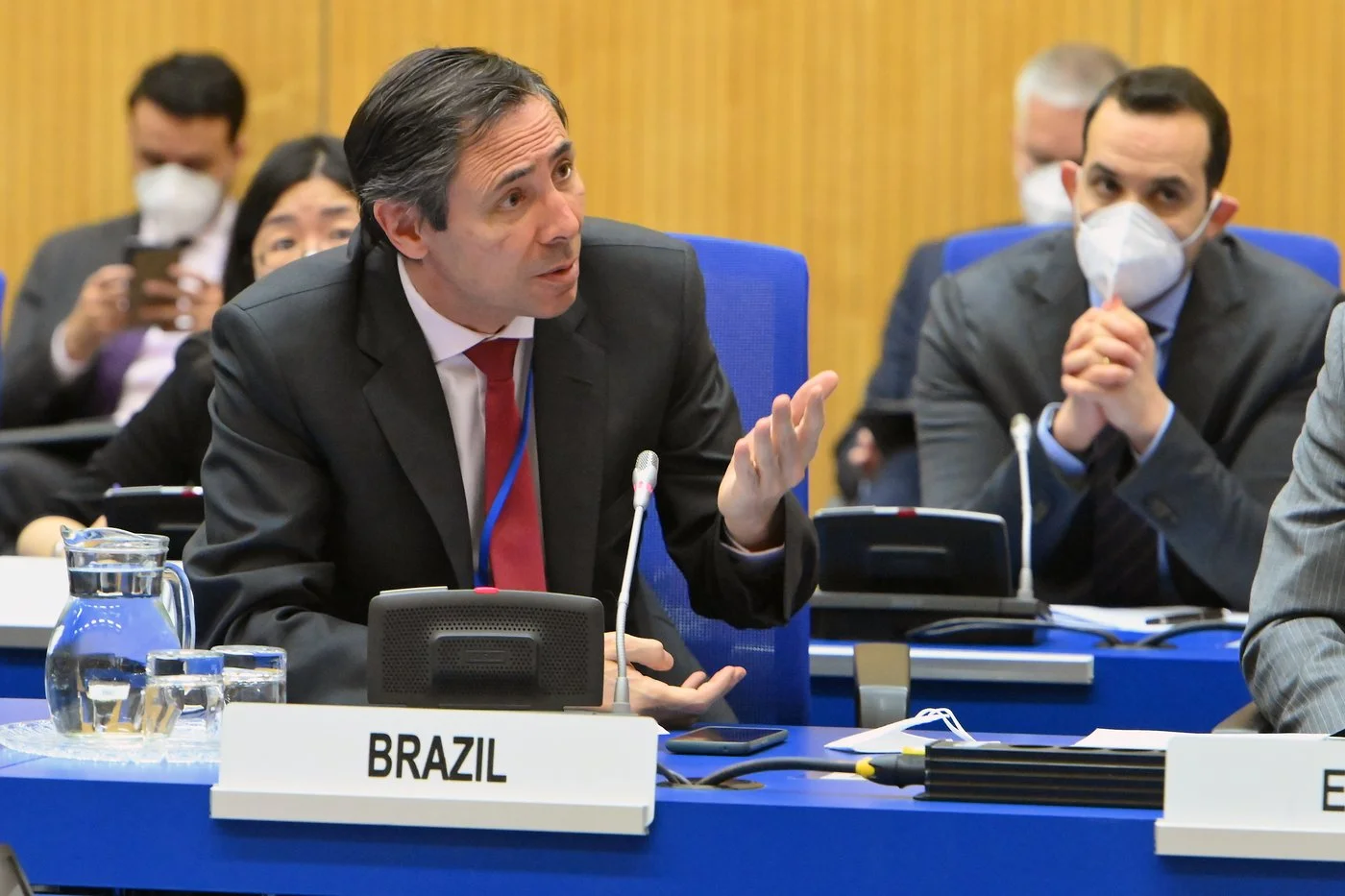 Diplomata brasileiro em conferência multilateral internacional de alto nível