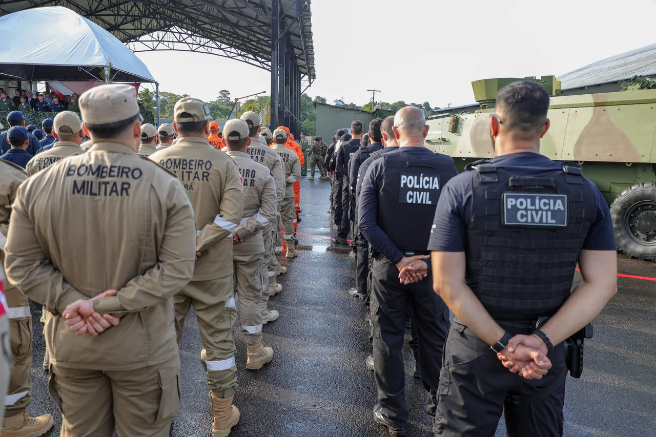 Direito Administrativo PCAL: Equipe operacional e viaturas da Polícia Civil em cumprimento de ato de polícia