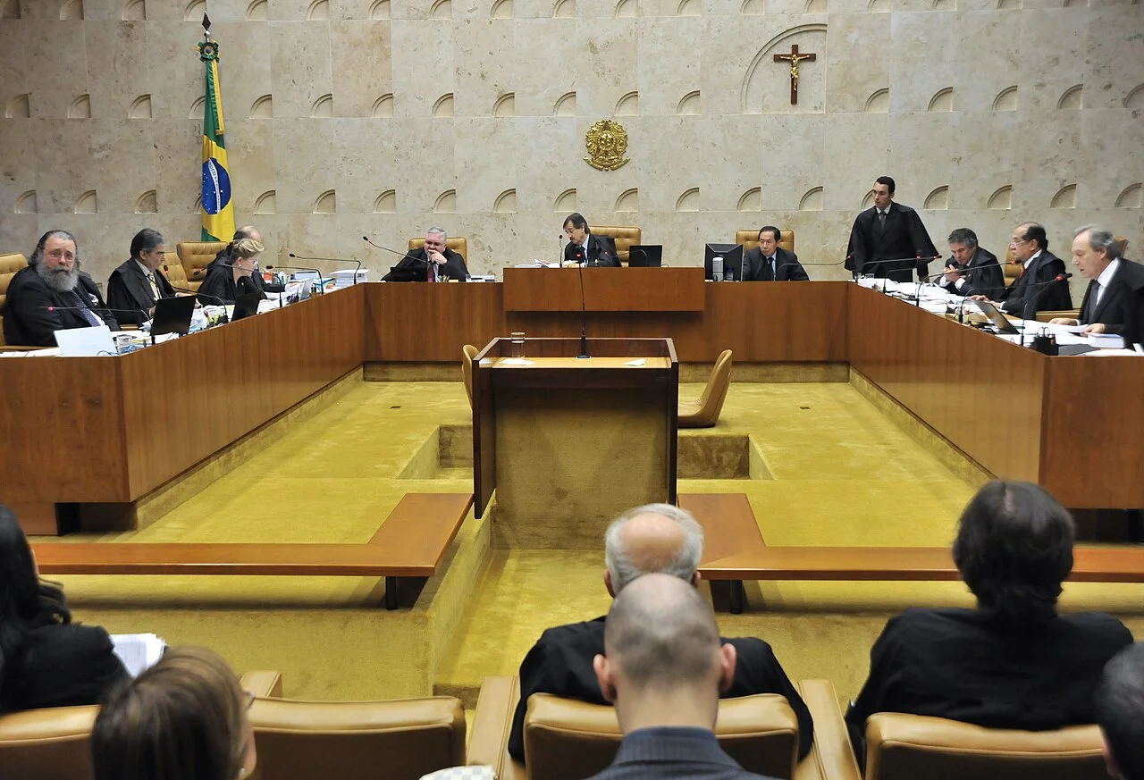 Plenário do STF julgando jurisprudência sobre concursos públicos