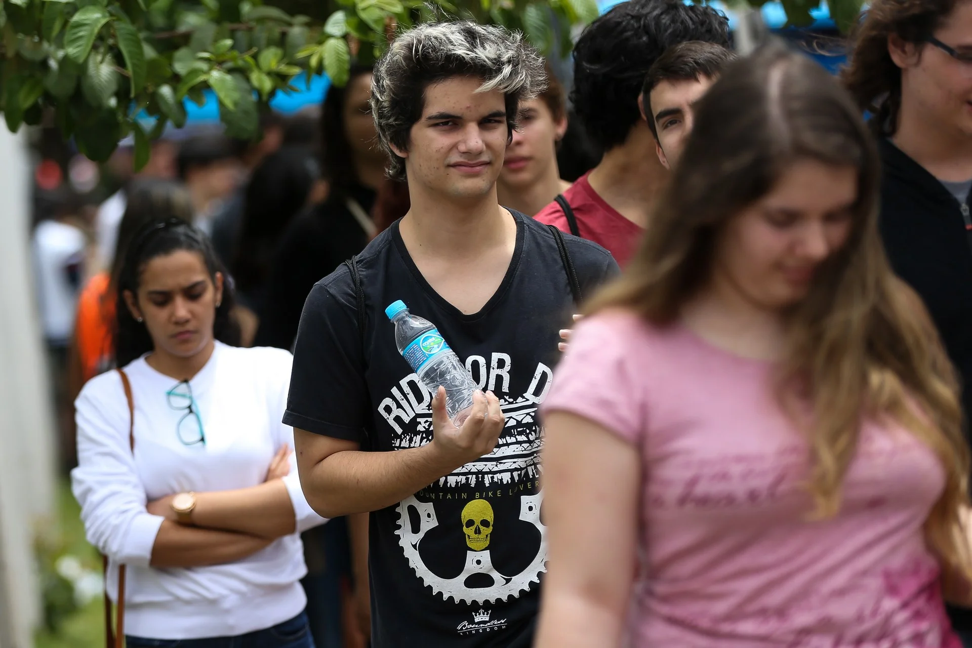 Estudantes em ambiente de concentração e foco