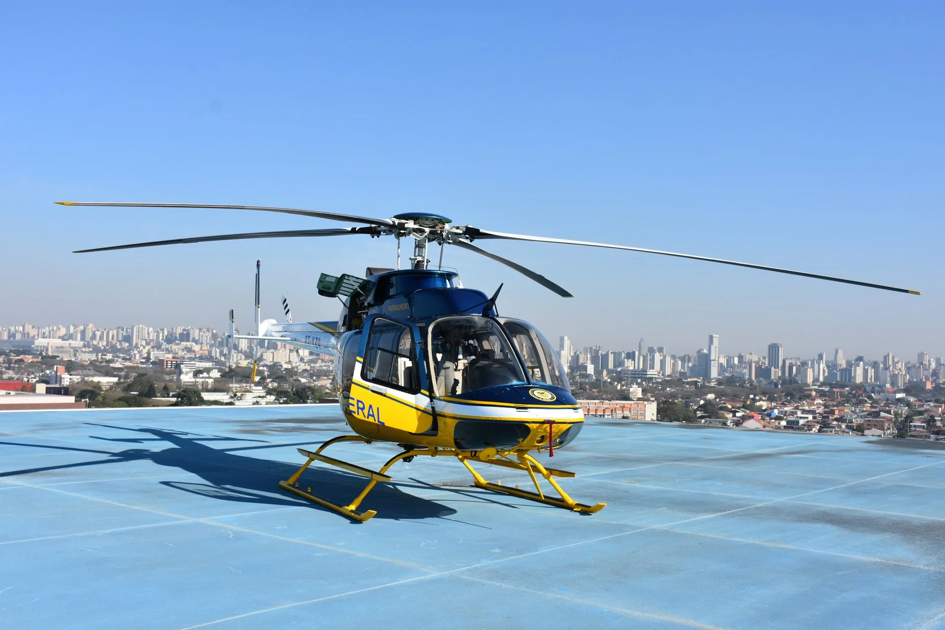 Operação tática de segurança pública com helicóptero da Polícia Rodoviária Federal