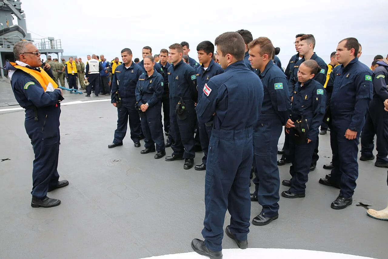 Instrução prática militar para Aspirantes da Escola Naval a bordo durante a Operação Aspirantex