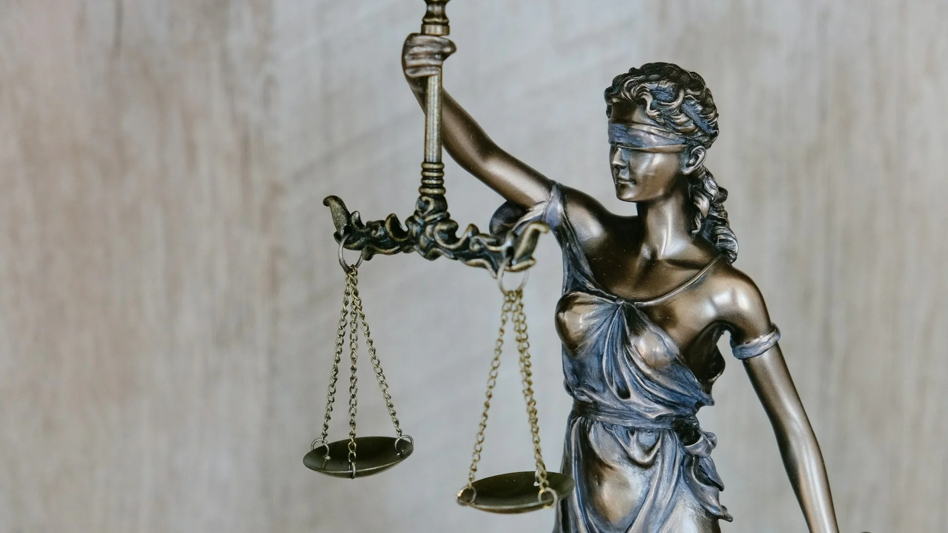 Investigação policial, análise de provas periciais e atuação de inteligência criminal
