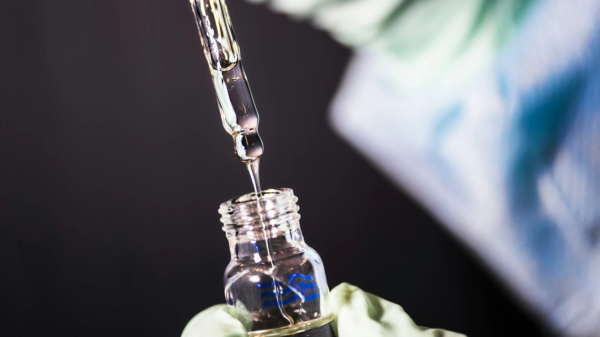Especialistas da Anvisa em testes analíticos de eficácia e segurança de medicamentos
