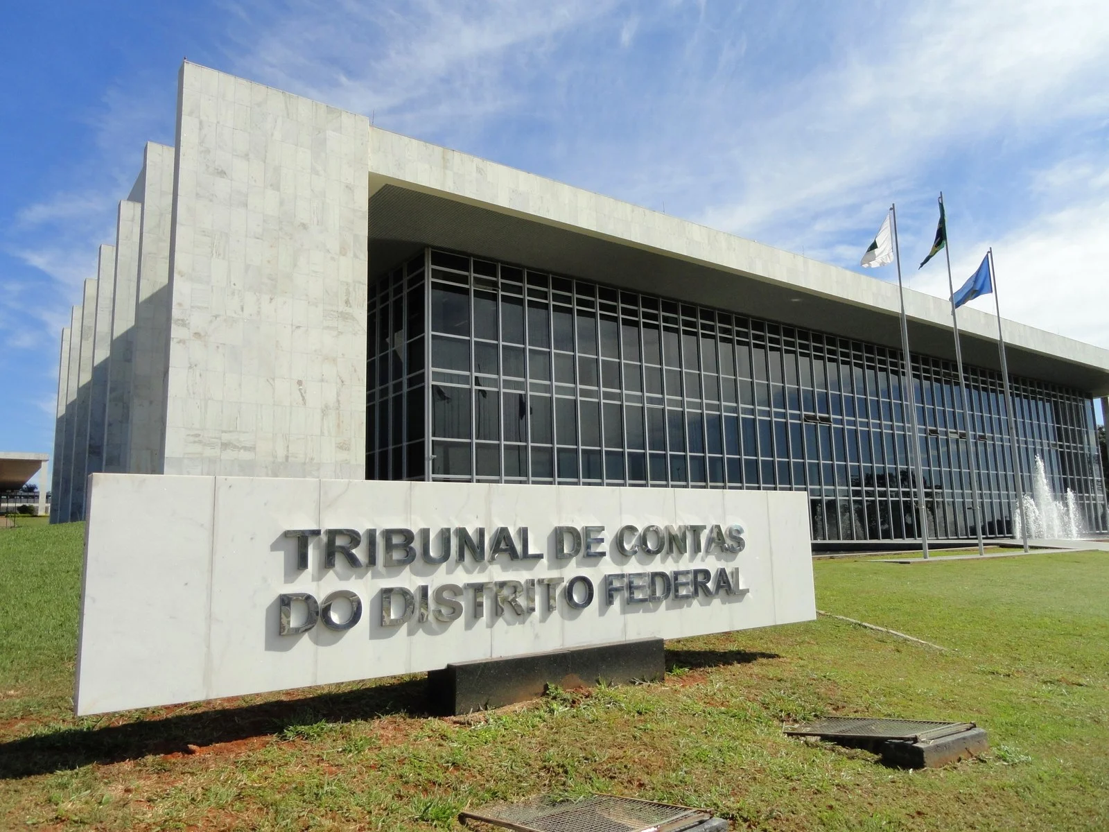 Fachada do Tribunal de Contas do Distrito Federal TCDF com concurso aberto para analista