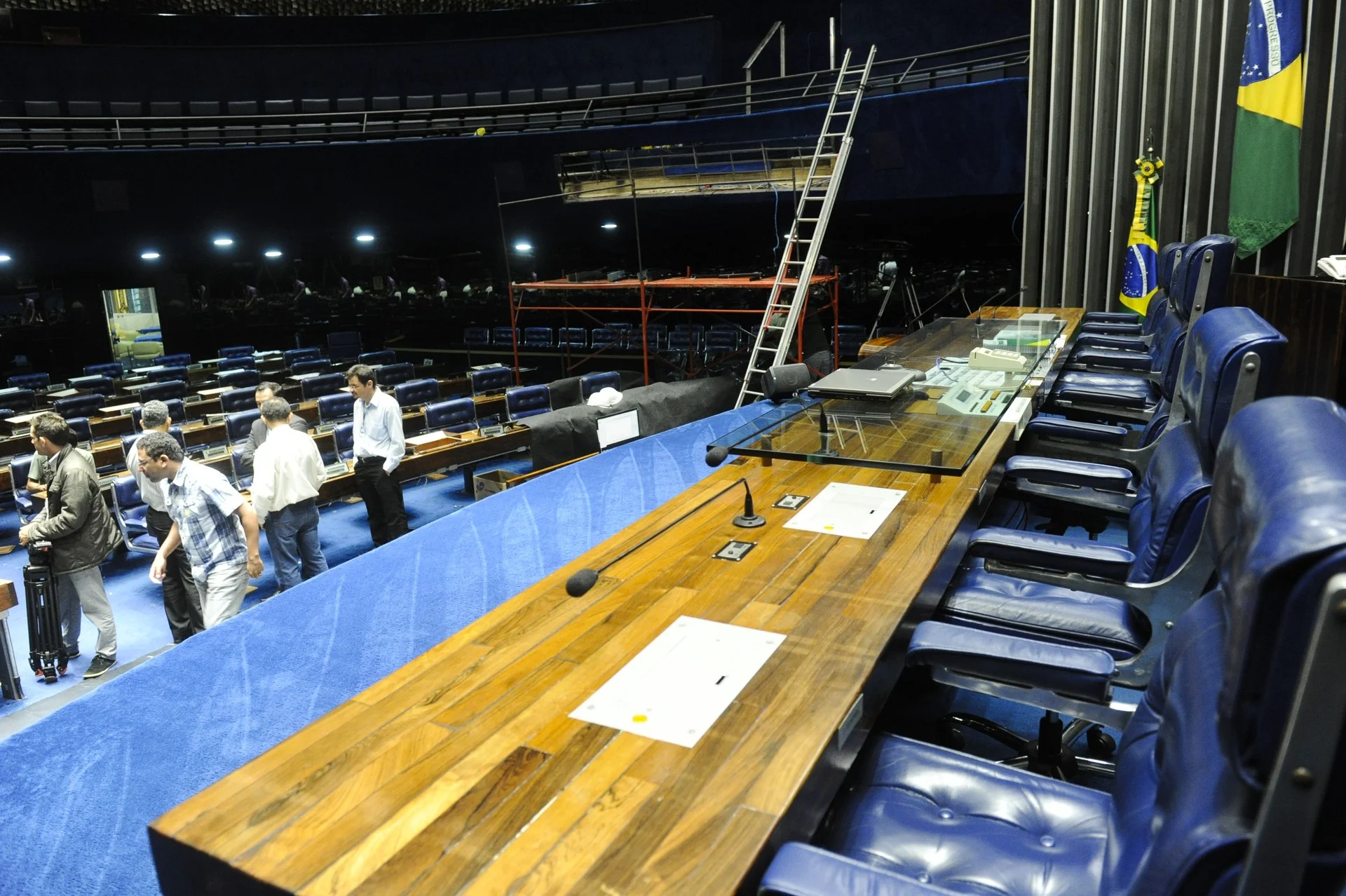 Plenário do Senado Federal destacando a estrutura do painel eletrônico de votação e bancadas dos senadores.