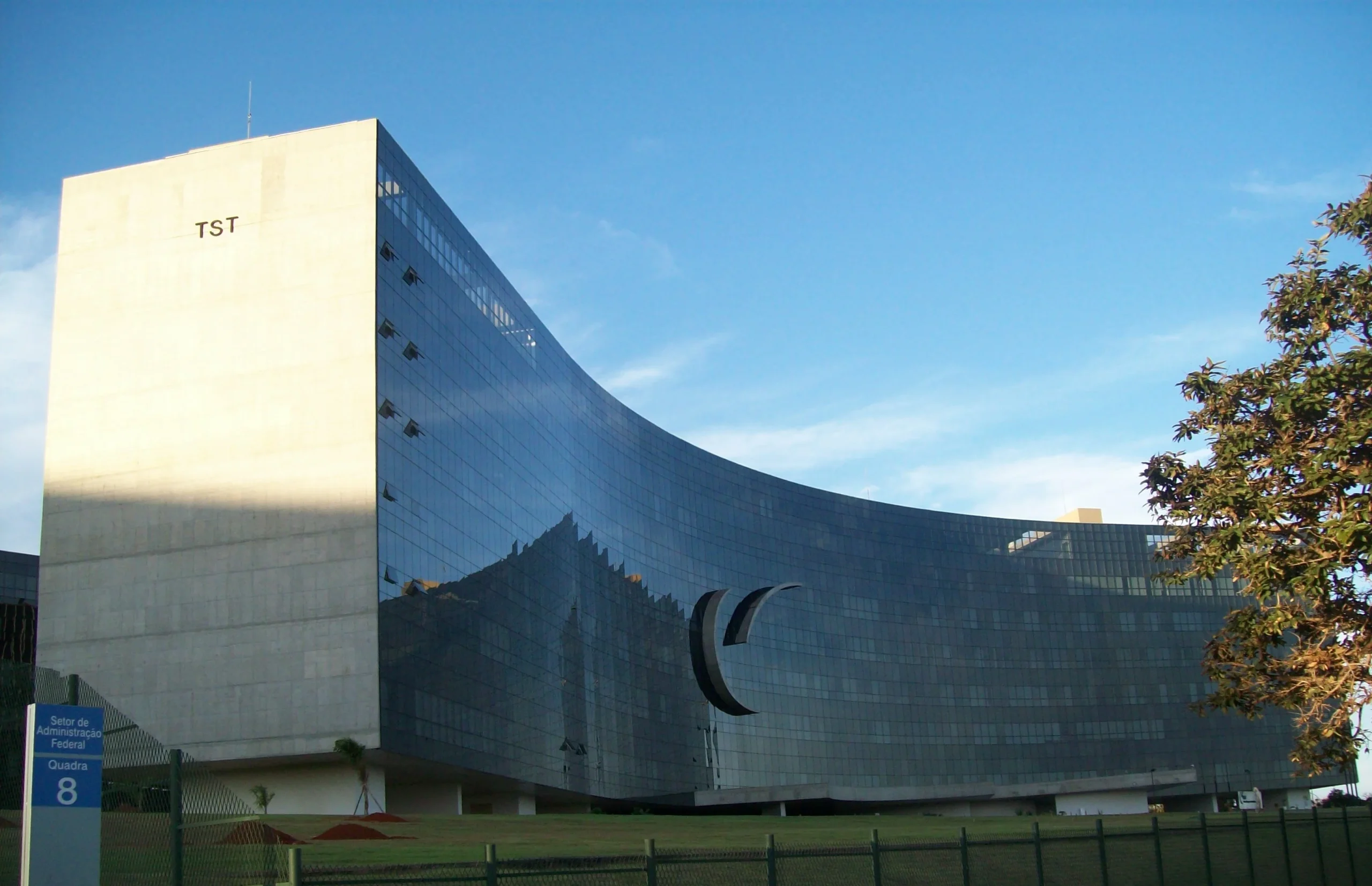 Sede do Tribunal Superior do Trabalho em Brasília onde são julgados direitos de concursados celetistas