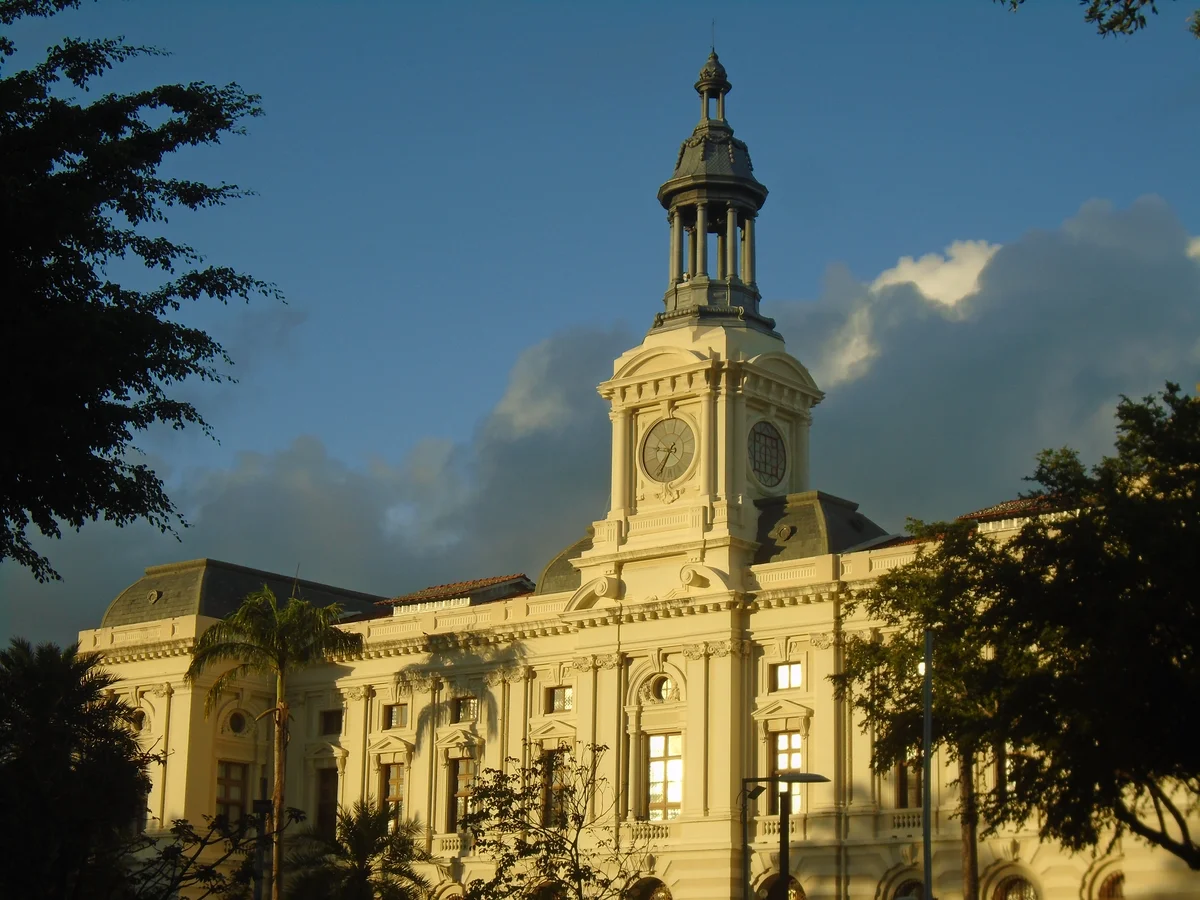 Fachada histórica da Faculdade de Direito do Recife polo acadêmico de formação jurídica em Pernambuco